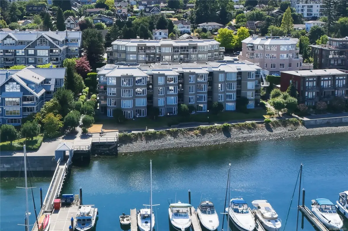 566 Stewart Ave #402, Nanaimo BC V9S 5T5