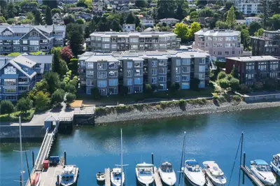 566 Stewart Ave #402, Nanaimo BC V9S 5T5