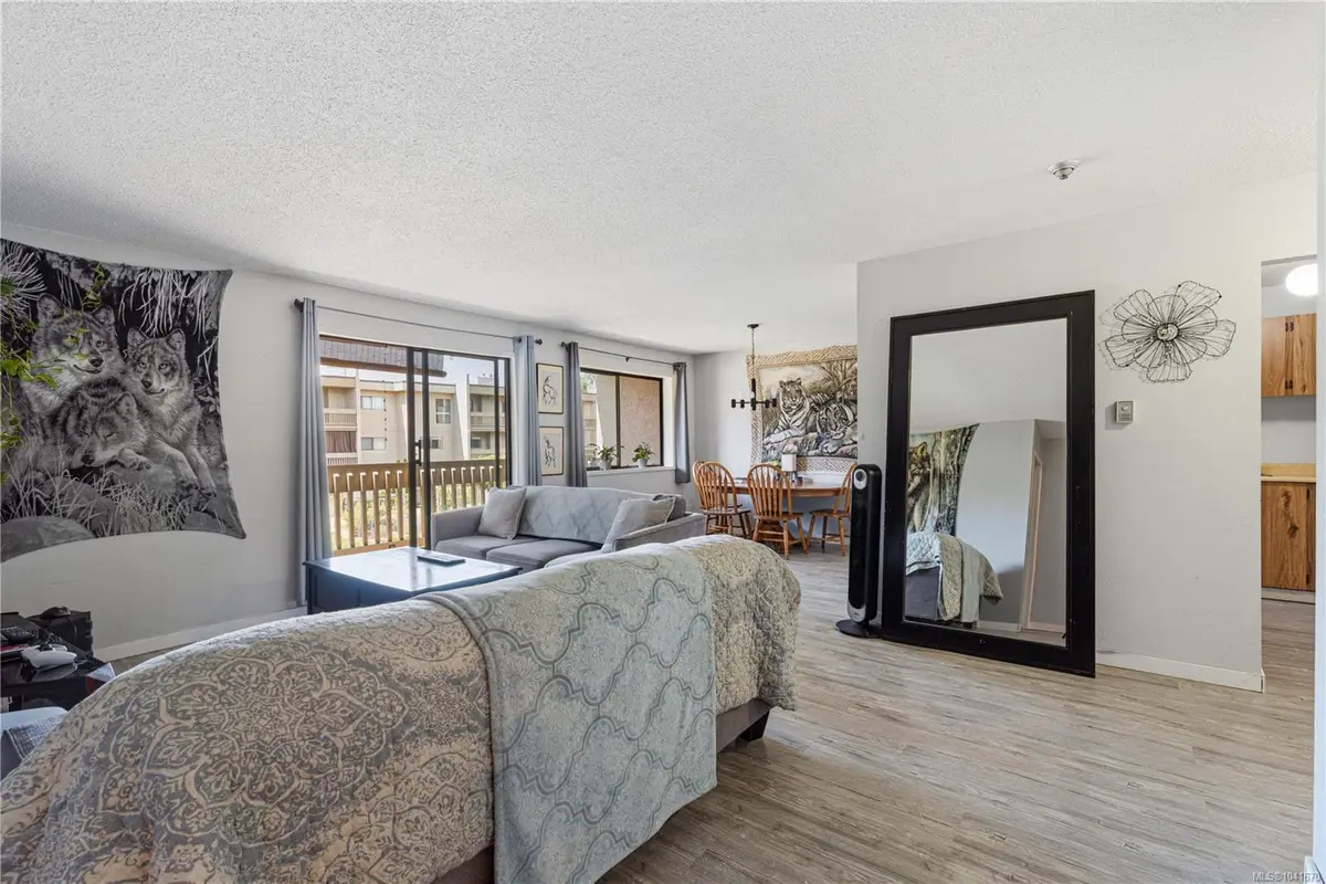 345 Morison Ave #201, Parksville BC V9P 1P4
