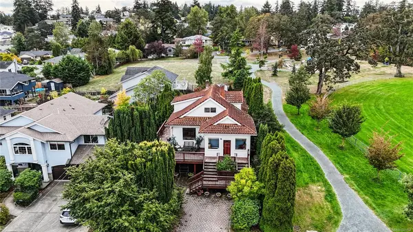 1295 Santa Rosa Ave, Saanich BC V8Z 2V5 - 7 bed, 2 bath property for sale in Saanich
