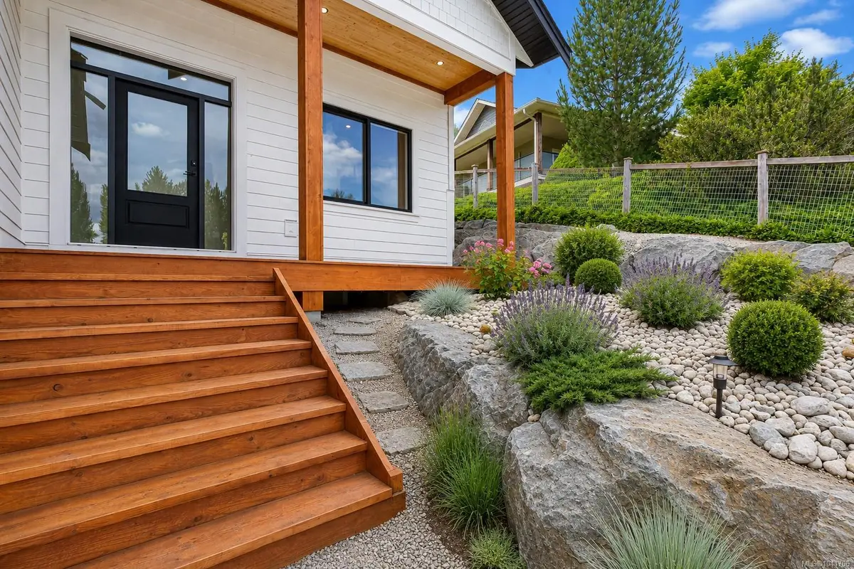 464 Mountain View Dr, Lake Cowichan BC V0R 2G1