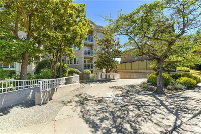 1519 Hillside Ave #408, Victoria BC V8T 2C1
