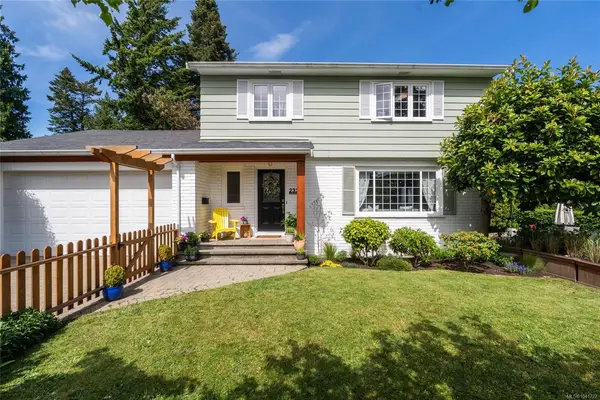 2320 Hollyhill Pl, Saanich BC V8N 1T9 - 5 bed, 3 bath property for sale in Saanich