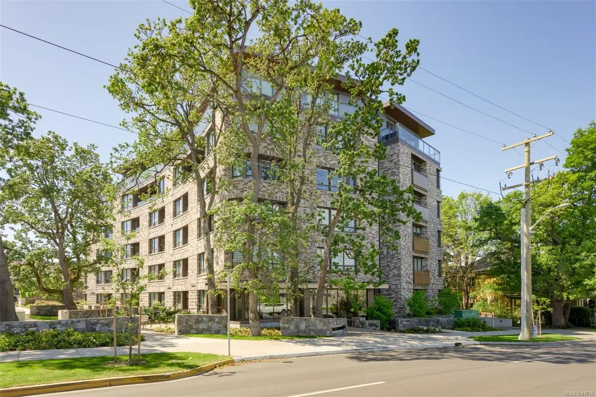 1201 Fort St #211, Victoria BC V8V 0G1