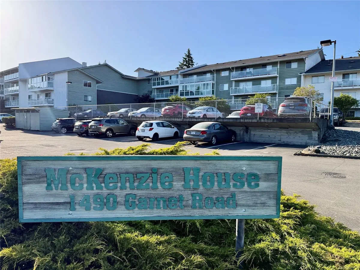 1490 GARNET Rd #312, Saanich BC V8P 5L1