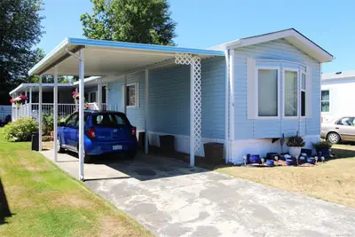 2140 20th St #4, Courtenay BC V9N 2G6
