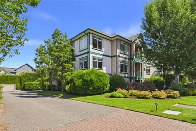 2318 James White Blvd #201, Sidney BC V8L 1Z6
