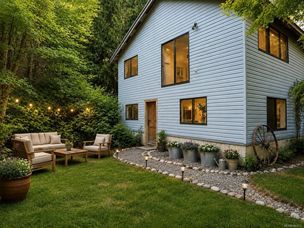 4480 Strachan Rd, Hornby Island BC V0R 1Z0