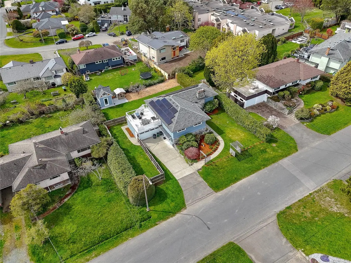 3960 Cherrilee Cres, Saanich BC V8N 1R9