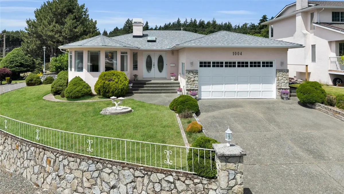 1004 Adeline Pl, Saanich BC V8Y 3E7