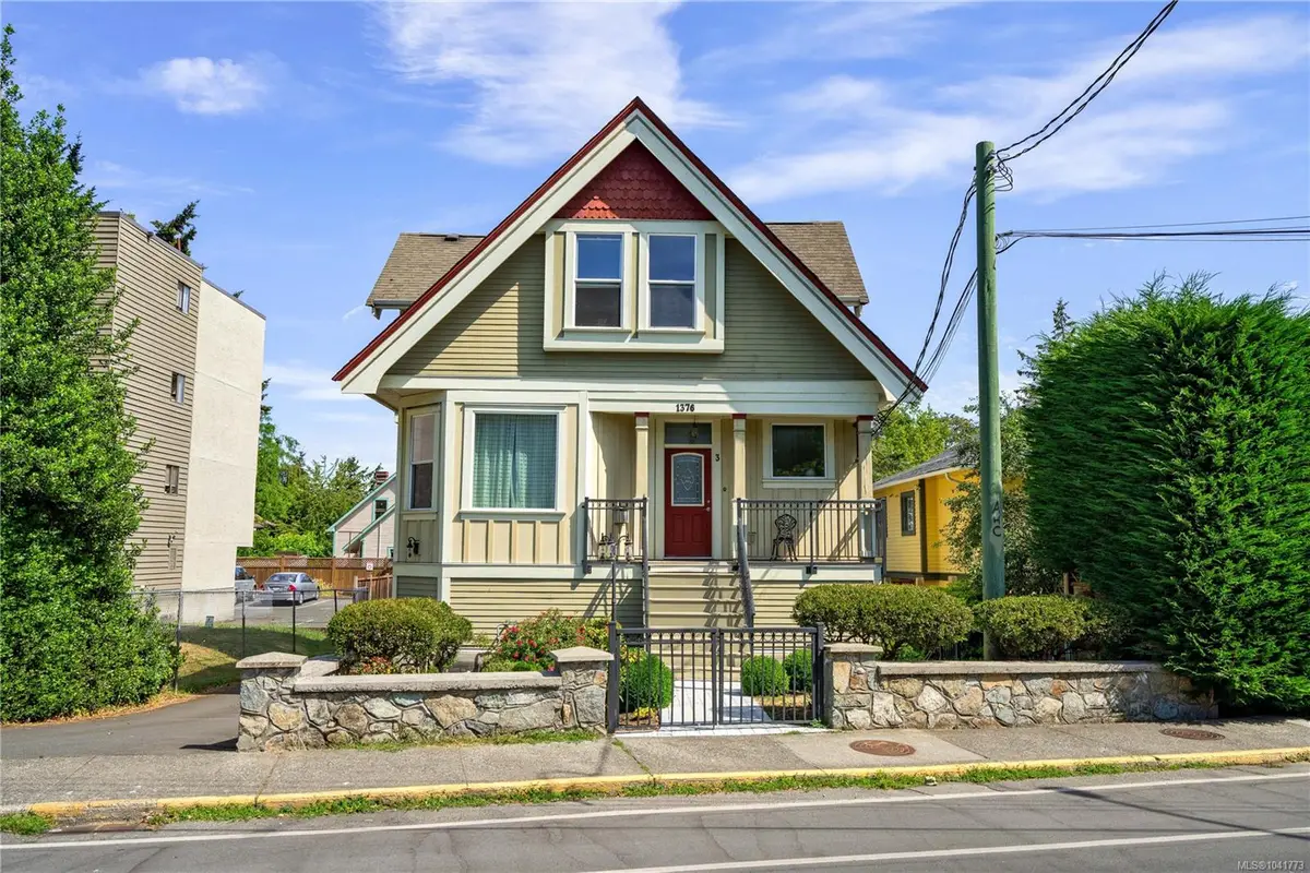 1376 Pandora Ave #3, Victoria BC V8R 1A3