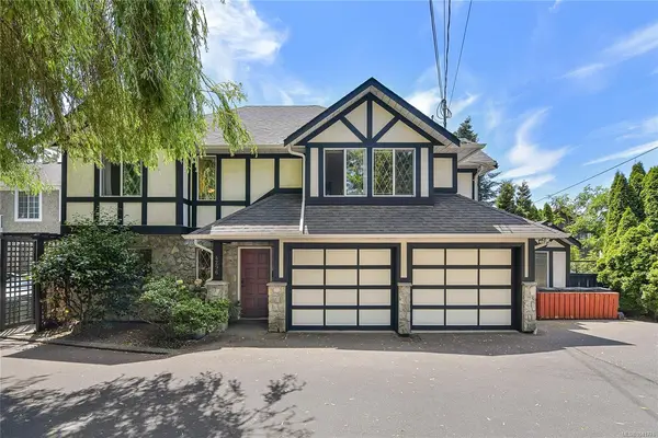 4296 Quadra St, Saanich BC V8X 1L6 - 6 bed, 4.0 bath in Saanich