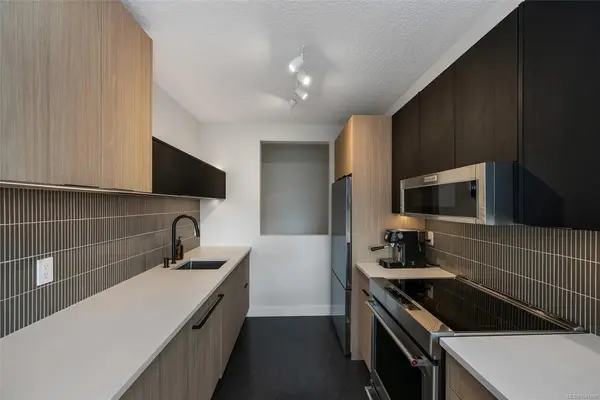 1030 Yates St #509, Victoria BC V8V 5A7 - 2 bed, 2.0 bath in Victoria