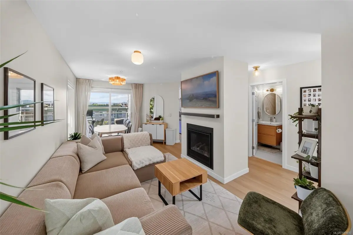 689 BAY St #401, Victoria BC V8T 5H9