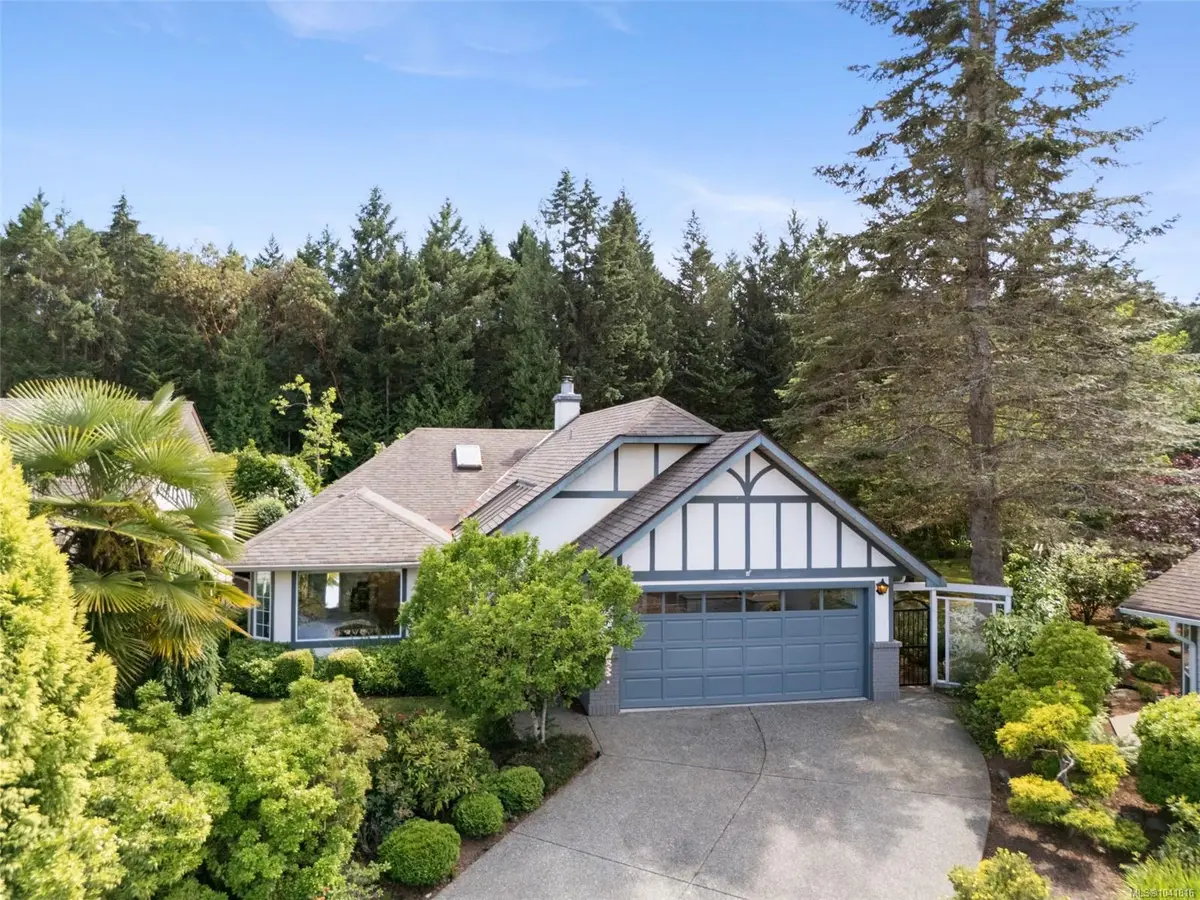 697 Pine Ridge Dr, Cobble Hill BC V0R 1L1