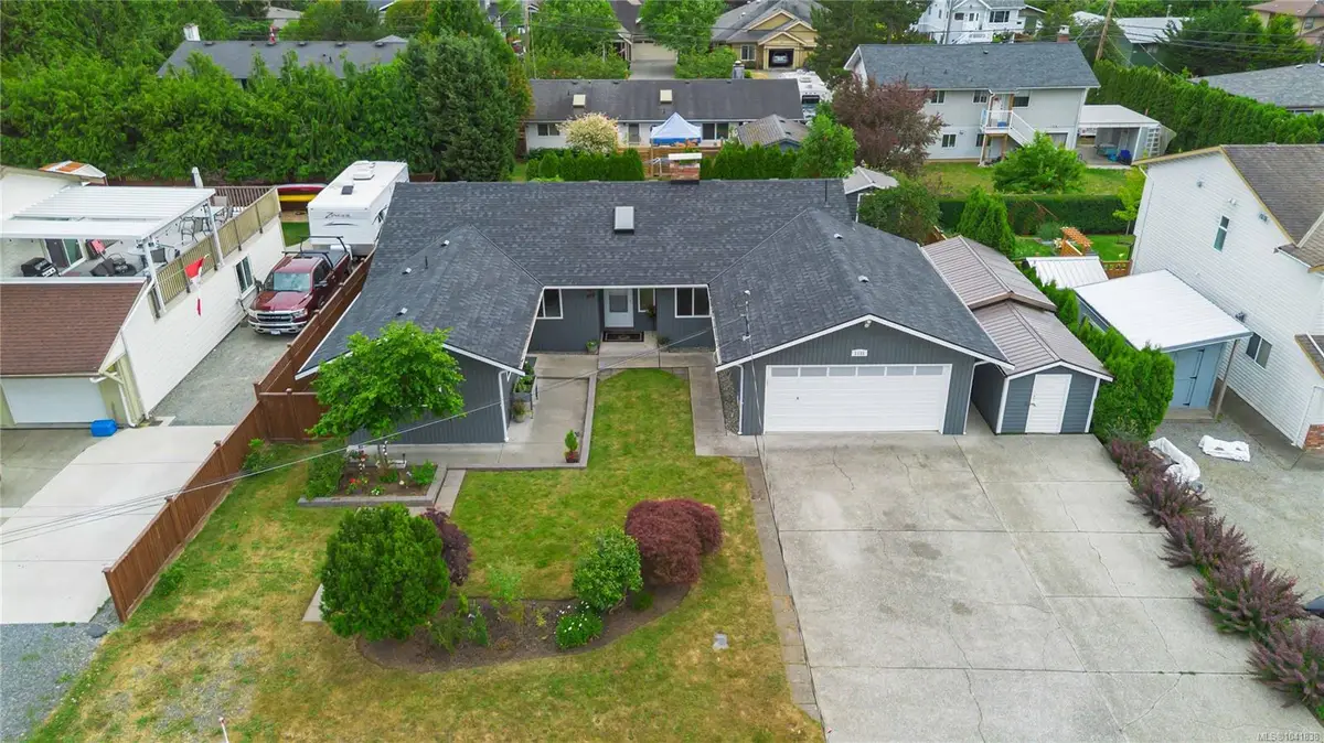 1131 Holly Park Rd, Central Saanich BC V8M 1E6