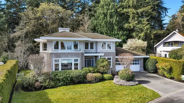 805 Del Monte Lane, Saanich BC V8Y 3H2 - 5 bed, 5.0 bath in Saanich