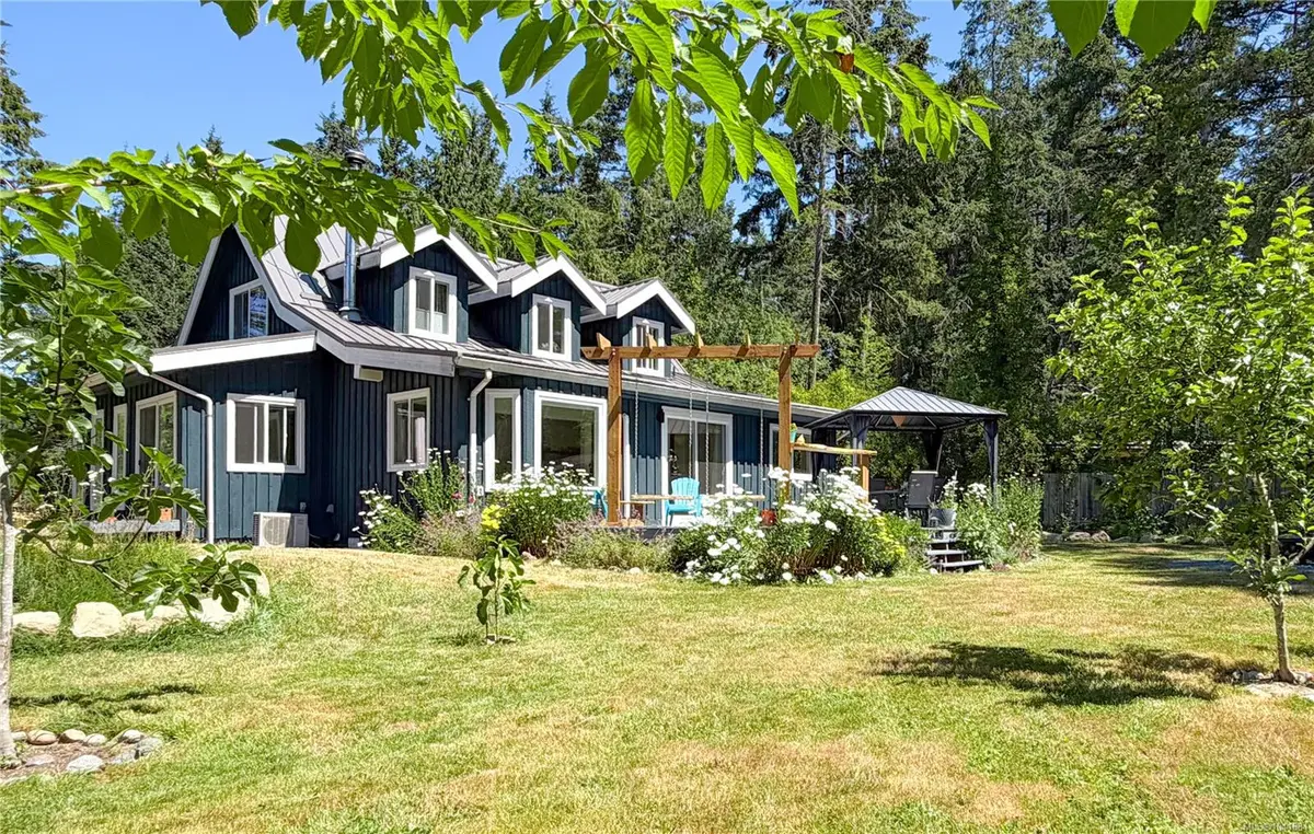 680 Little Blvd, Gabriola Island BC V0R 1X3