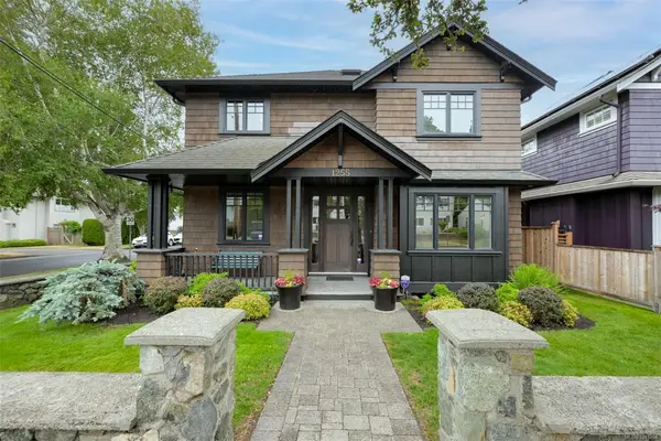 1255 Richardson St, Victoria BC V8V 3E2 - 4 bed, 4.0 bath in Victoria