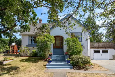 2875 Rockwell Ave, Saanich BC V9A 2M8
