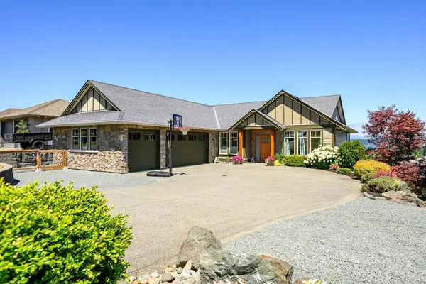 648 Mariner Dr, Campbell River BC V9H 1V9 - 5 bed, 4.0 bath in Campbell River