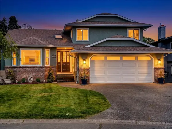 4256 Ponderosa Cres, Saanich BC V8Z 7G2 - 4 bed, 3.0 bath in Saanich