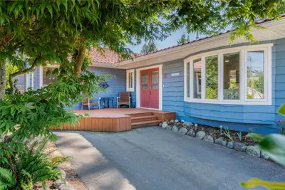 560 Eaglecrest Dr, Qualicum Beach BC V9K 1E3