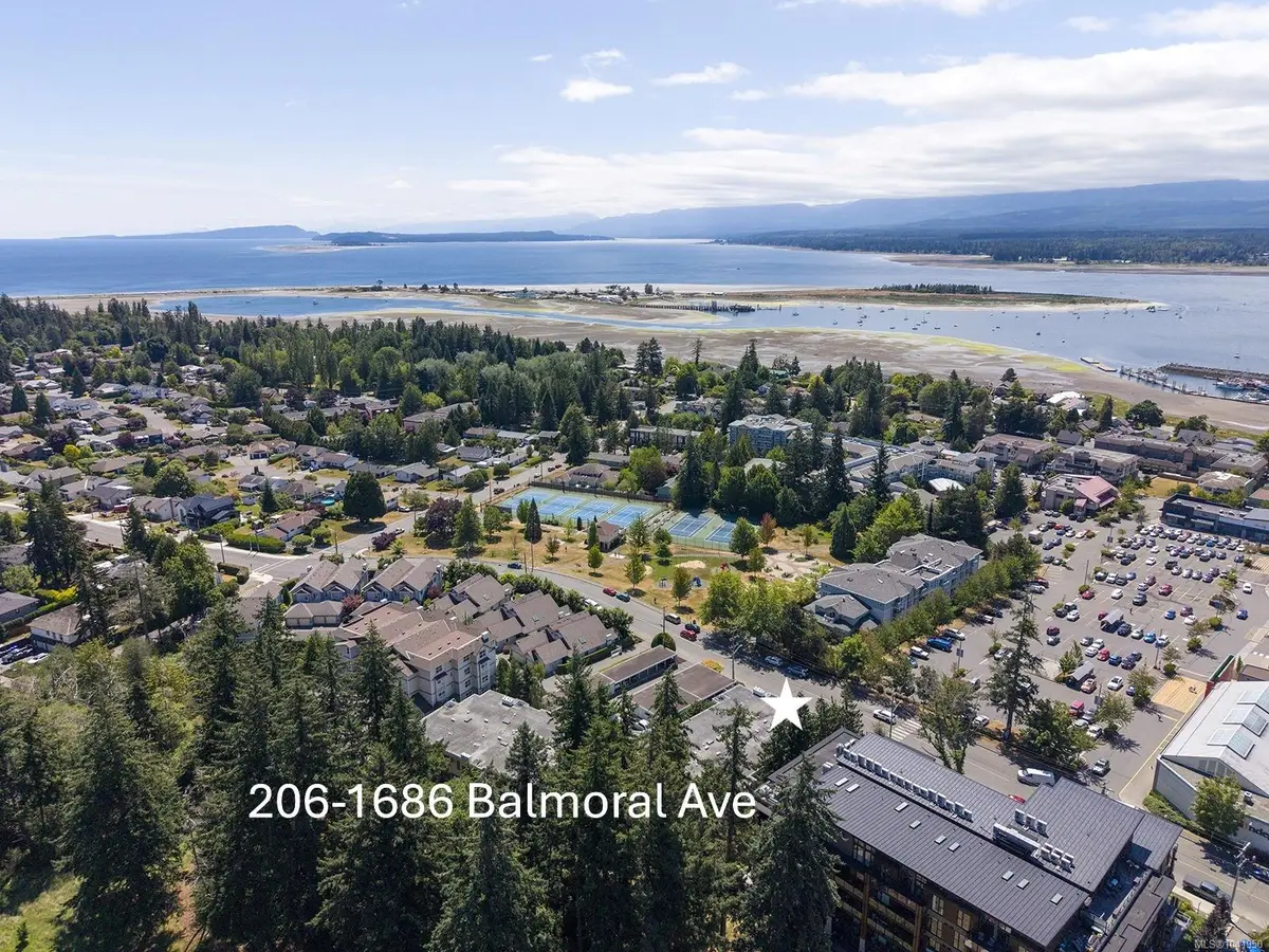 1686 Balmoral Ave #206, Comox BC V9M 2N1
