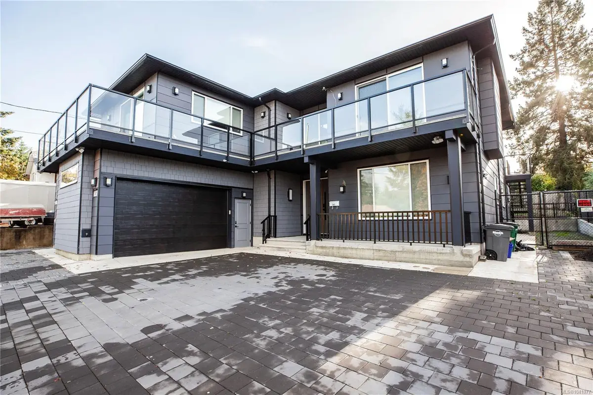 741 Snowdrop Ave, Saanich BC V8Z 2N3