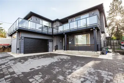 741 Snowdrop Ave, Saanich BC V8Z 2N3