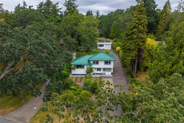 628 Fernhill Rd, Esquimalt BC V9A 4Y9 - 3 bed, 2.0 bath in Esquimalt