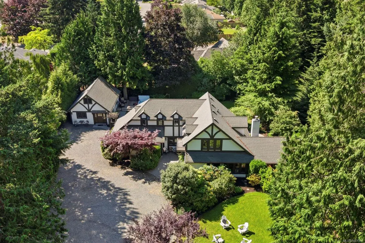2534 Island Hwy W, Qualicum Beach BC V9K 1G5
