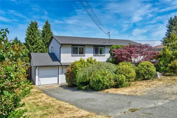 5524-5526 Lost Lake Rd, Nanaimo BC V9T 5G4 - 6 bed, 4.0 bath in Nanaimo
