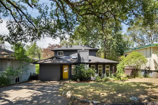 1630 Christmas Ave, Saanich BC V8P 2X2 - 4 bed, 3.0 bath in Saanich