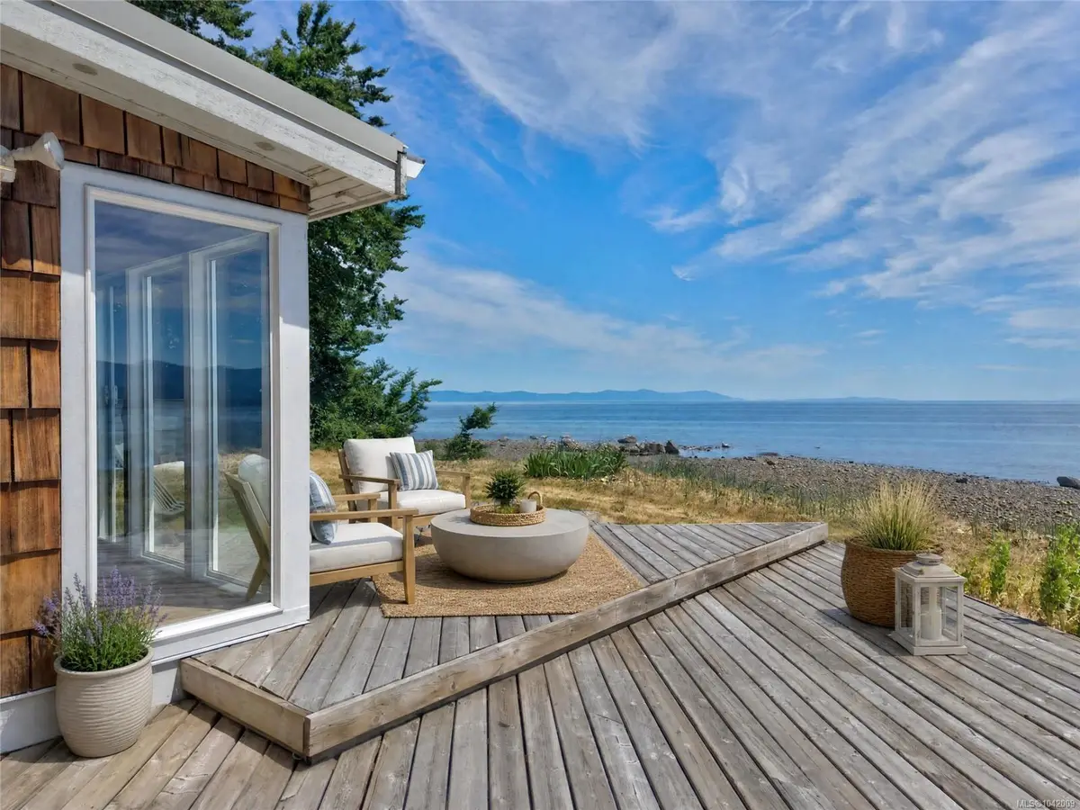 343 Lazo Rd, Comox BC V9M 3T9