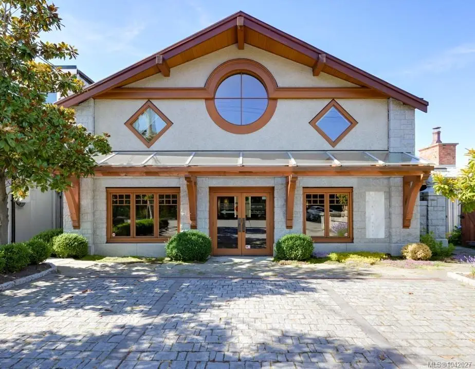 520 Ardersier Rd, Saanich BC V8Z 1C7