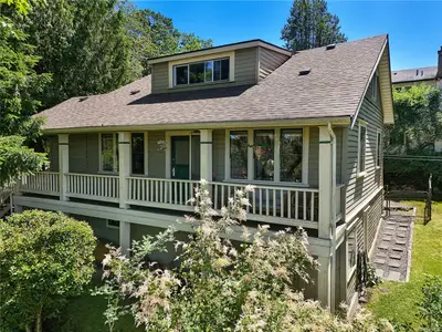 3890 Savannah Ave, Saanich BC V8X 1T5