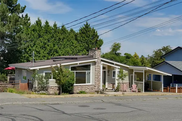 880 Rockheights Ave, Esquimalt BC V9A 6J6 - 3 bed, 2.0 bath in Esquimalt