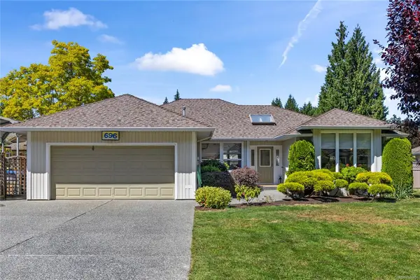 696 Redwood Dr, Qualicum Beach BC V9K 2J2 - 3 bed, 2.0 bath in Qualicum Beach