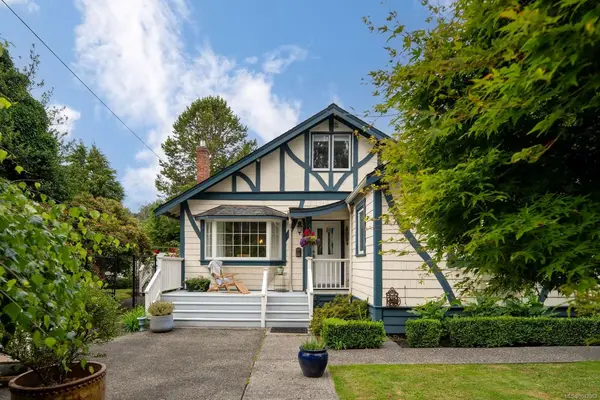1036 Deal St, Oak Bay BC V8S 5G5 - 3 bed, 4.0 bath in Oak Bay