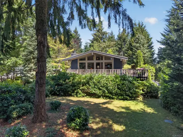6214 Whitaker Rd, Courtenay BC V9J 1Y6 - 4 bed, 2.0 bath in Courtenay