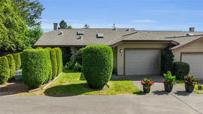 1144 Verdier Ave #1, Central Saanich BC V8M 1K2