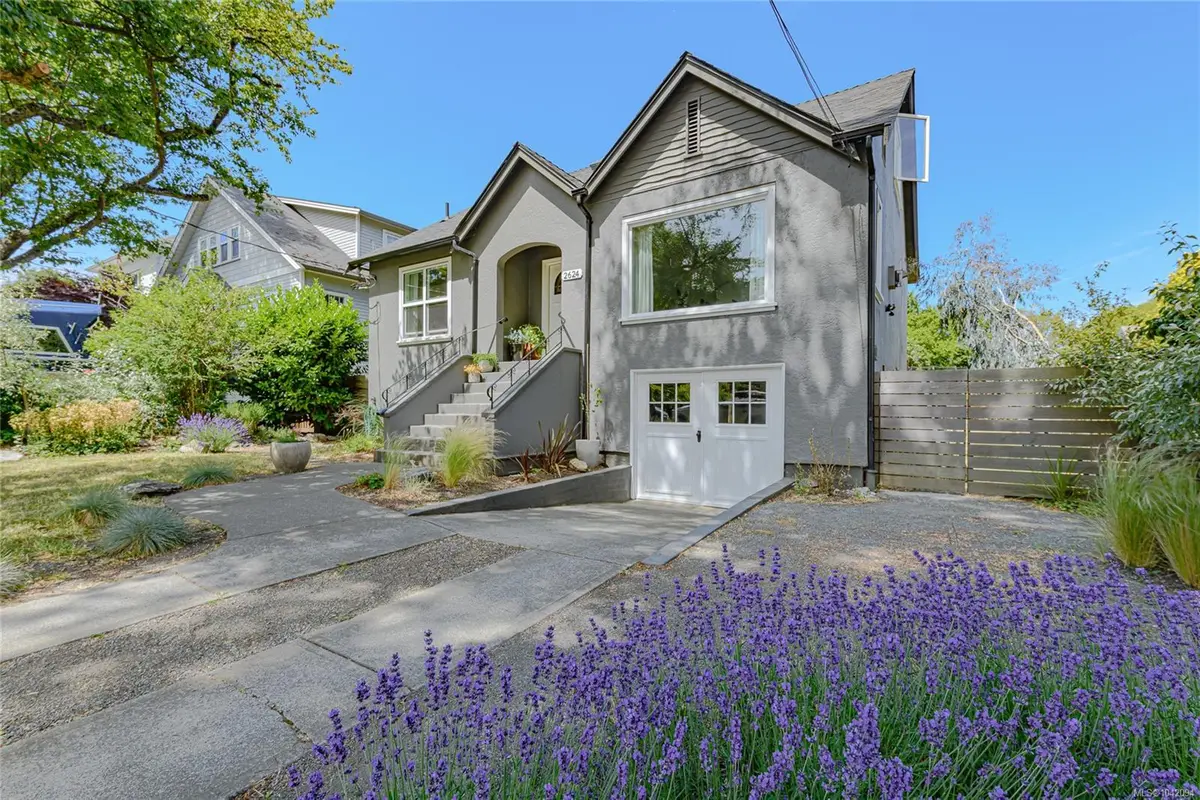 2624 Estevan Ave, Oak Bay BC V8R 2T2