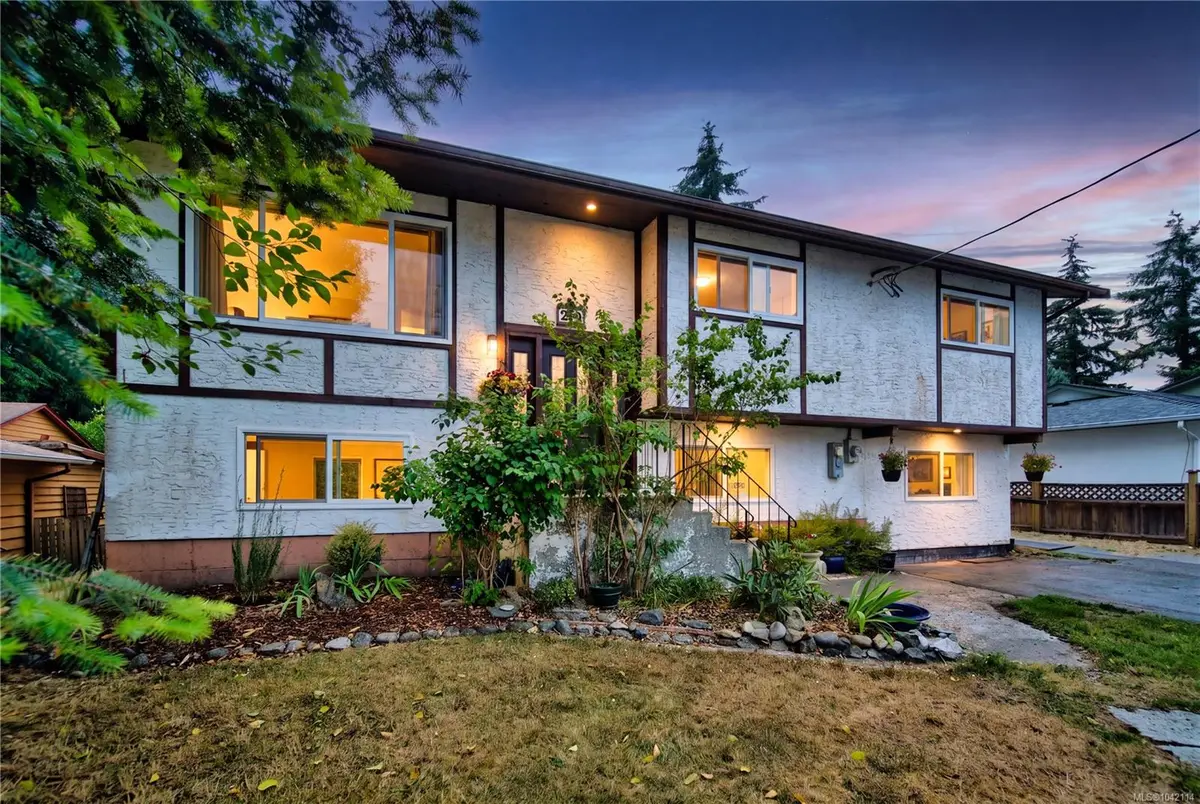 212 Kwassin Cres, Lake Cowichan BC V0R 2G0