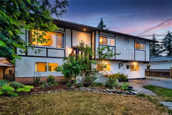 212 Kwassin Cres, Lake Cowichan BC V0R 2G0 - 5 bed, 2 bath property for sale in Lake Cowichan