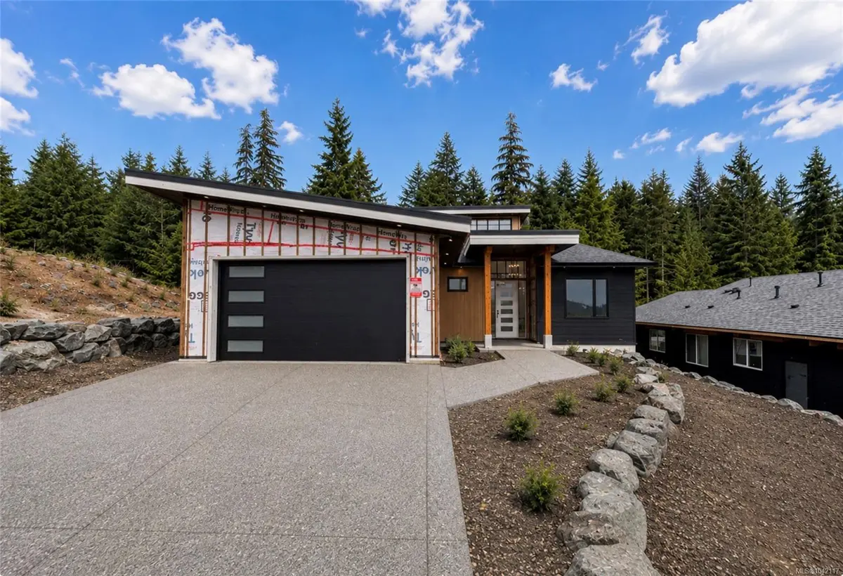 537 Mountain View Dr, Lake Cowichan BC V0R 2G1