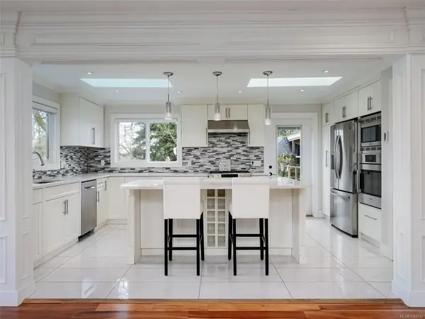 4081 Cedar Hill Rd, Saanich BC V8N 3C2 - 4 bed, 3.0 bath in Saanich