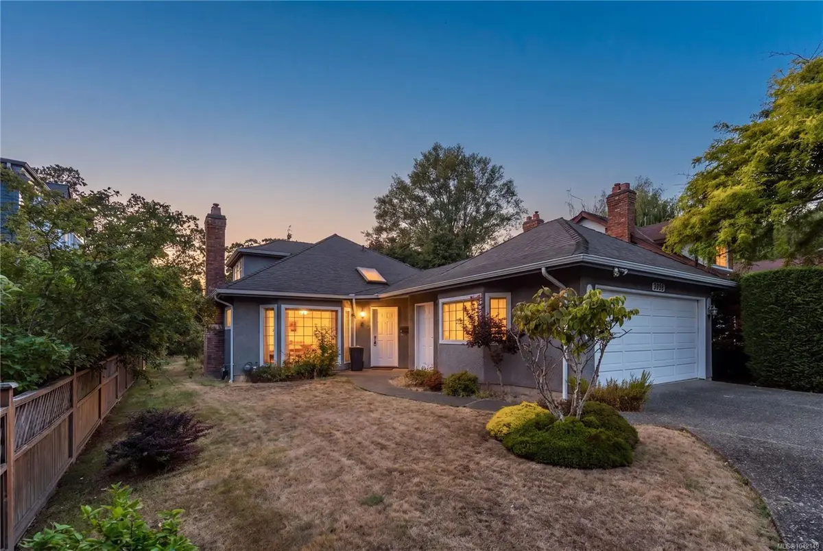 1376 Oliver St, Oak Bay BC V8S 4W9