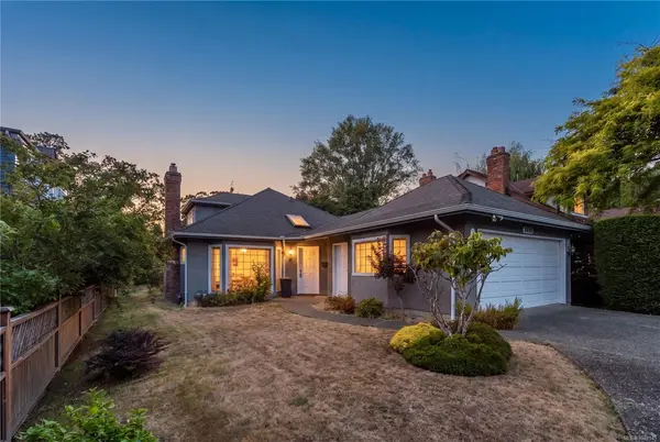 1376 Oliver St, Oak Bay BC V8S 4W9 - 3 bed, 2.0 bath in Oak Bay