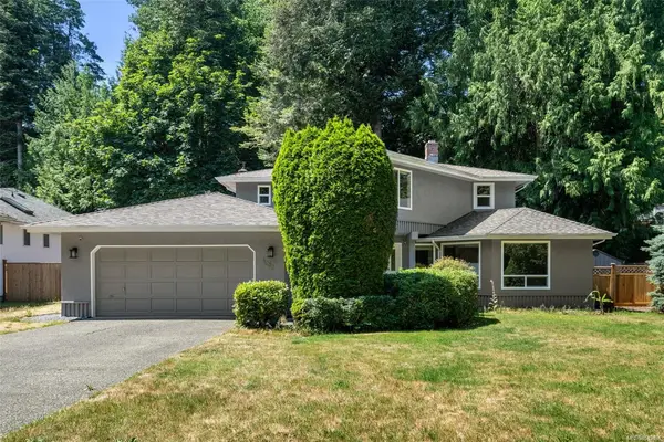 4682 Lochside Dr, Saanich BC V8Y 2X7 - 4 bed, 3 bath property for sale in Saanich